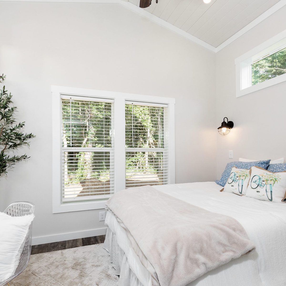 49LS-105_Chaba_Bedroom_Sept-2023_01_web