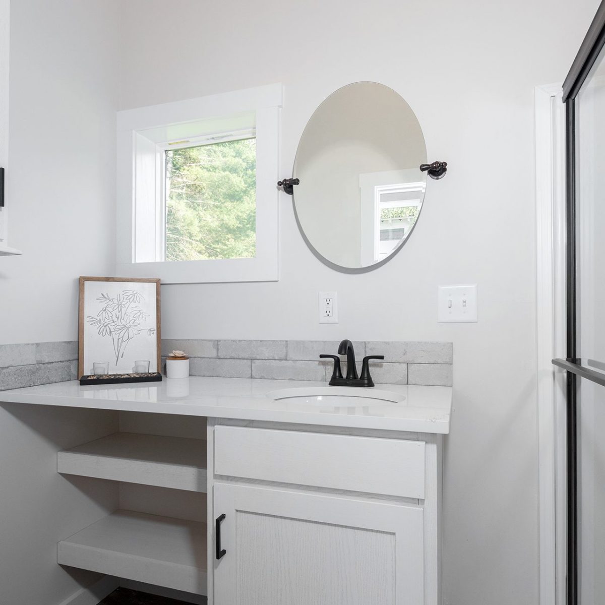 49LS-105_Chaba_GuestBath_Sept-2023_04_web