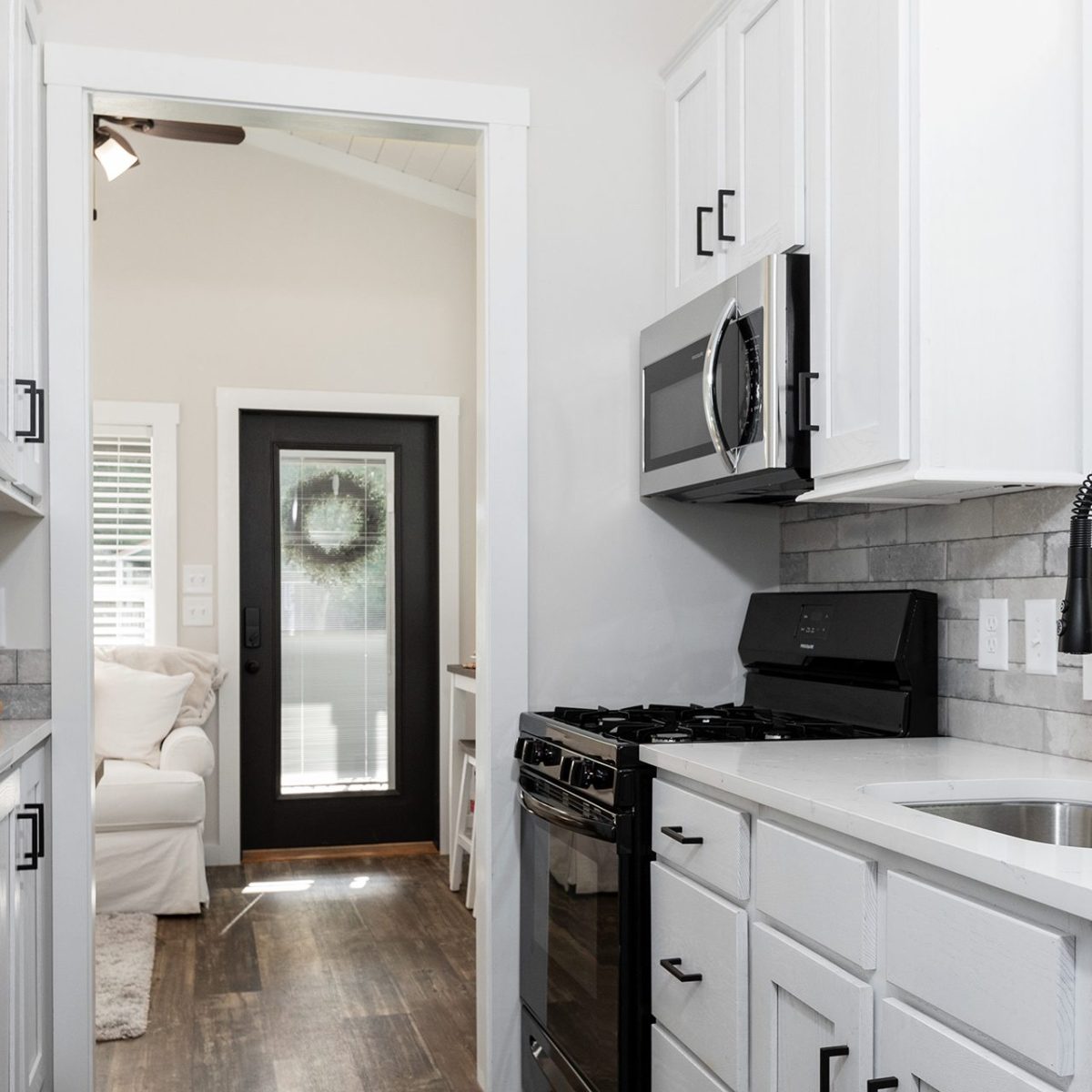 49LS-105_Chaba_Kitchen_Sept-2023_02_web