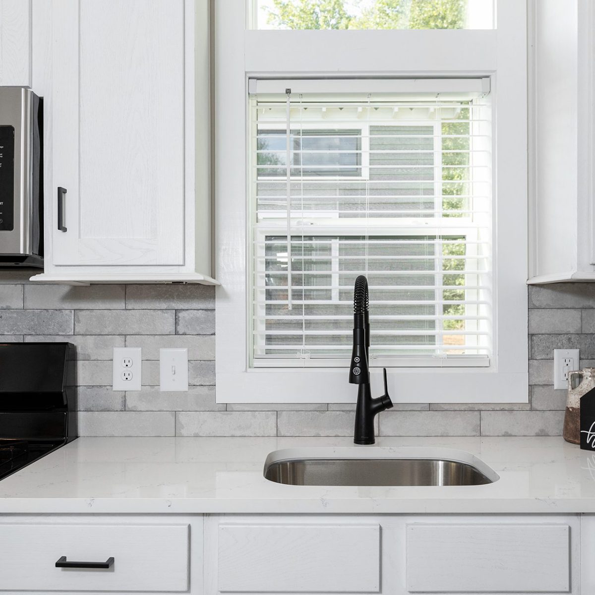 49LS-105_Chaba_Kitchen_Sept-2023_03_web